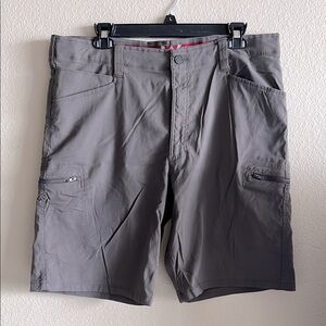 FREE w/ 🌻3/$25 bundle - Men's Gray Cargo Shorts
